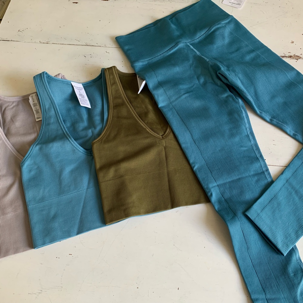 ALO Yoga Kids Turquoise Leggings